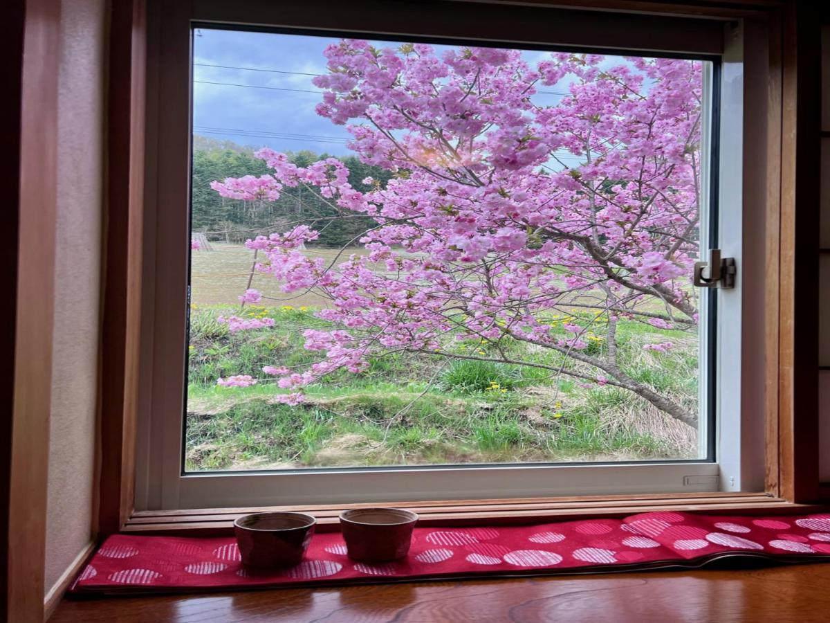 Toyako Yellow House By Lake Toya المظهر الخارجي الصورة