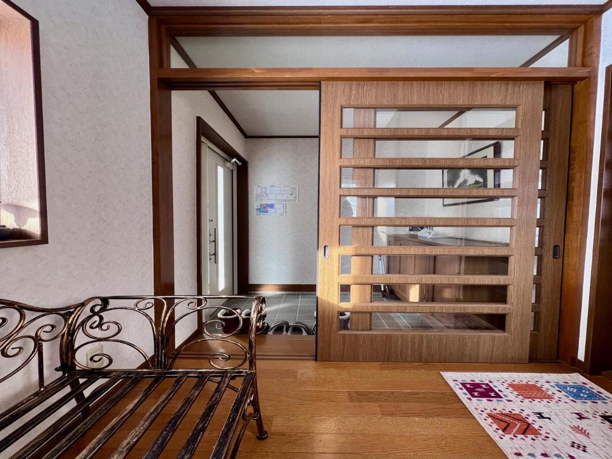 Toyako Yellow House By Lake Toya المظهر الخارجي الصورة